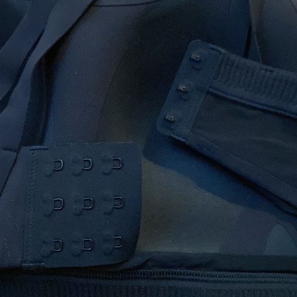 Lululemon Air Support Bra NEVER WORN Size 36C, Navy Blue - Picture 15 of 15